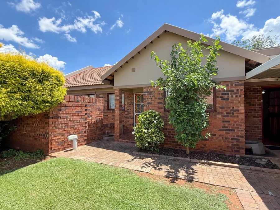 3 Bedroom Property for Sale in Flamwood North West